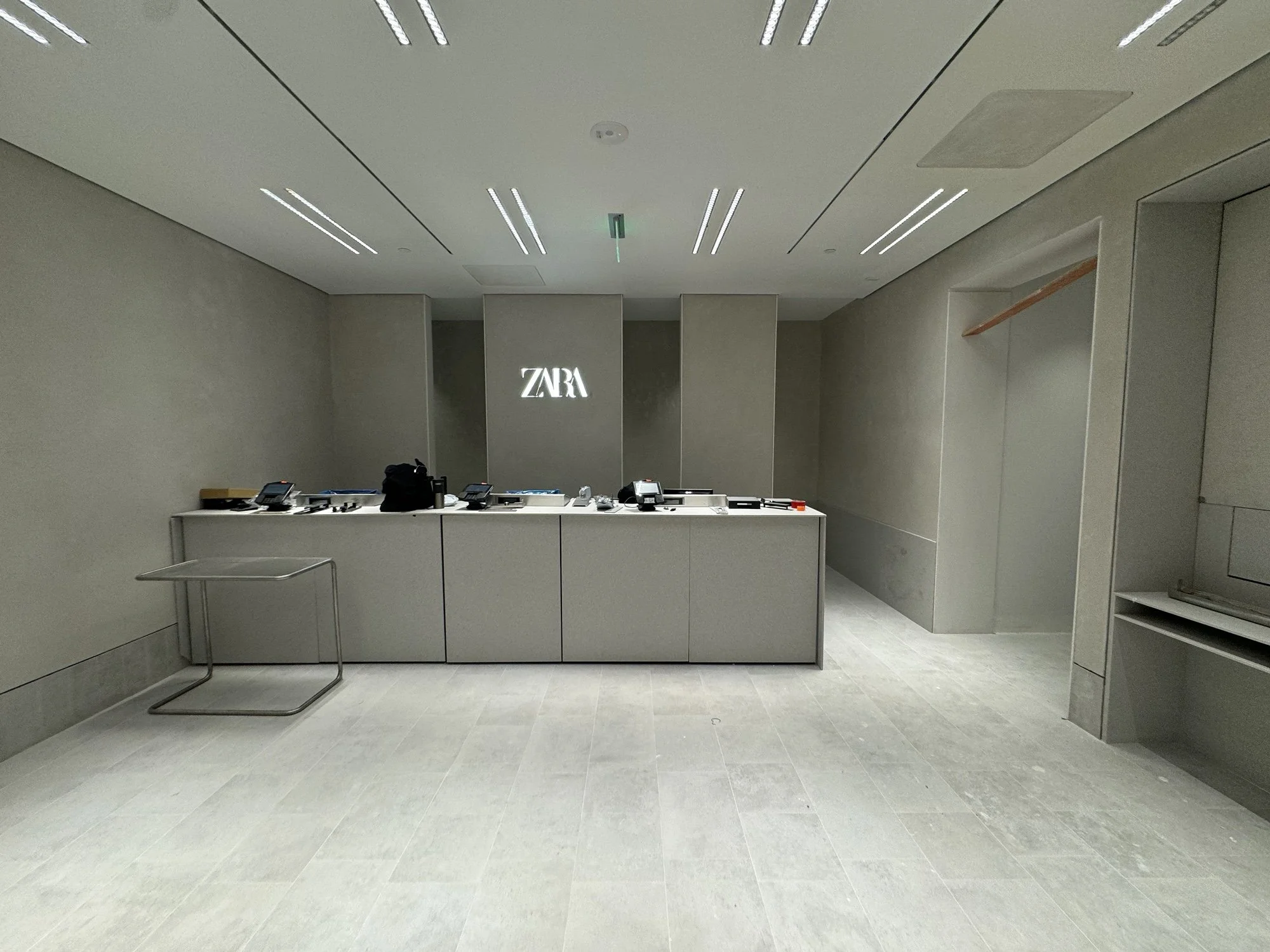 Zara retail space, Topanga Plaza